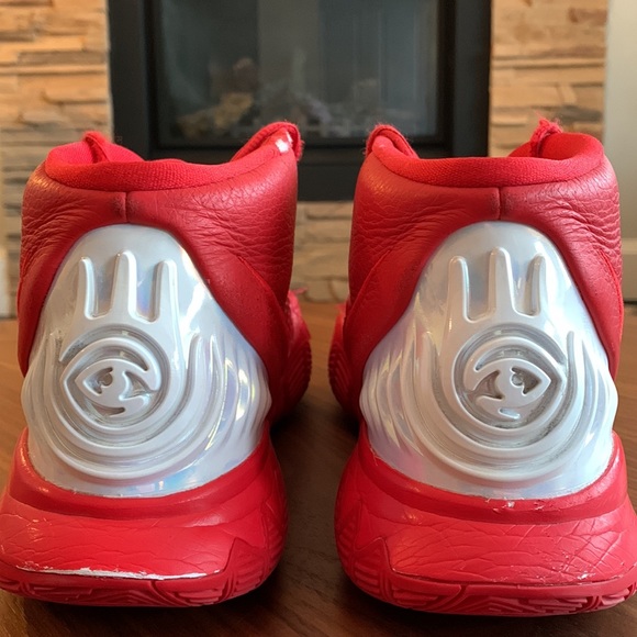 Hi everyone, these are my customized Kyrie 6 basketball shoe - Picture 4 of 7